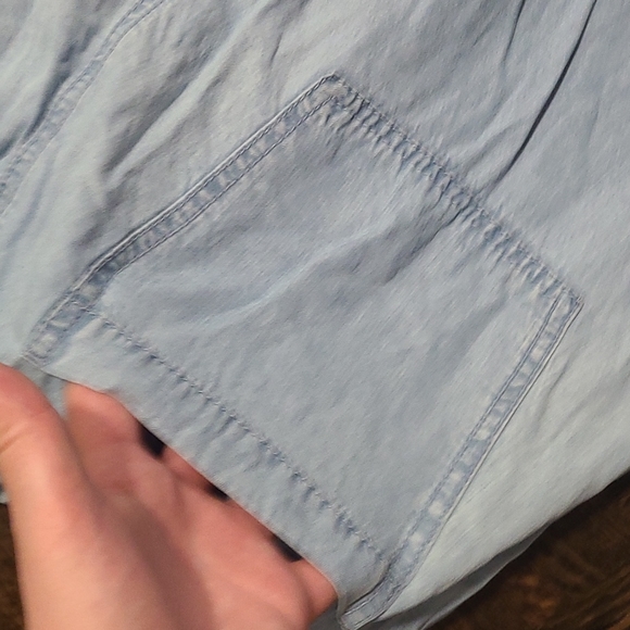 American Eagle loose fit will fit Large or X-Large woman - Picture 7 of 10
